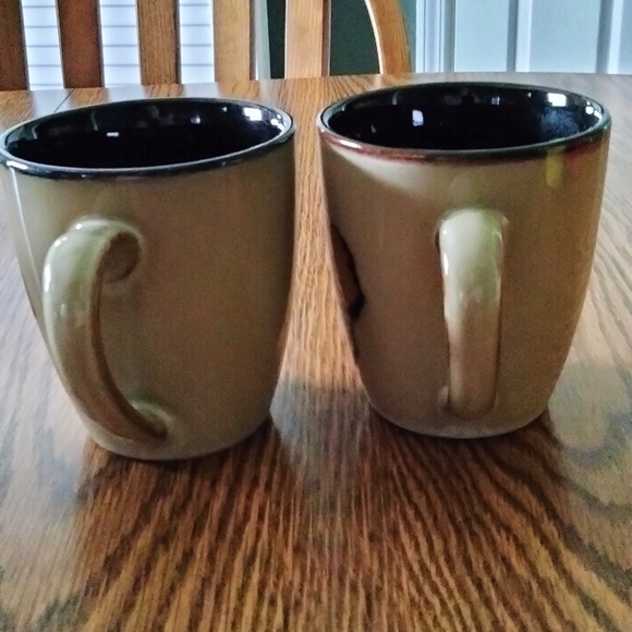 Beautiful Set of 2 Pfaltzgraff Coffee Cups Painted Poppies Pattern - Picture 2 of 7